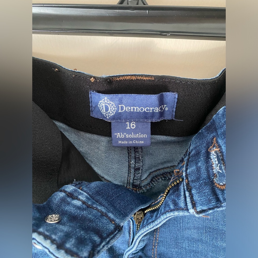 Democracy Ab Solution Denim Jean Shorts - Picture 3 of 4